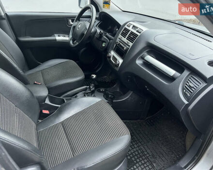 Серый Киа Sportage, объемом двигателя 2 л и пробегом 270 тыс. км за 6599 $, фото 14 на Automoto.ua