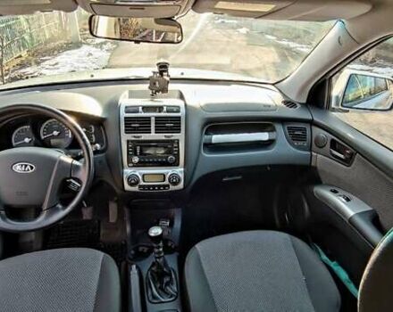 Серый Киа Sportage, объемом двигателя 2 л и пробегом 200 тыс. км за 8500 $, фото 5 на Automoto.ua