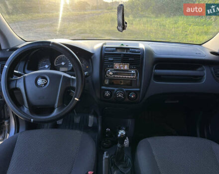 Серый Киа Sportage, объемом двигателя 2 л и пробегом 290 тыс. км за 7500 $, фото 3 на Automoto.ua