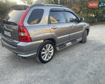 Киа Sportage 2007 в Новомосковске на Automoto.ua Серый Киа Sportage, объемом двигателя 2 л и пробегом 290 тыс. км за 8300 $, фото 3 на Automoto.ua