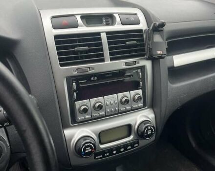 Серый Киа Sportage, объемом двигателя 1.98 л и пробегом 183 тыс. км за 8000 $, фото 12 на Automoto.ua