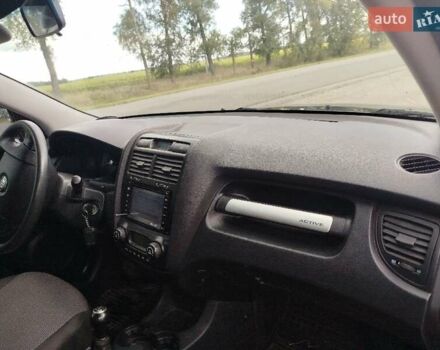 Серый Киа Sportage, объемом двигателя 2 л и пробегом 217 тыс. км за 7400 $, фото 6 на Automoto.ua