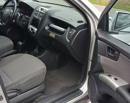 Сірий Кіа Sportage, об'ємом двигуна 1.99 л та пробігом 226 тис. км за 7900 $, фото 11 на Automoto.ua