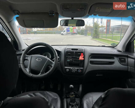 Серый Киа Sportage, объемом двигателя 1.99 л и пробегом 230 тыс. км за 8000 $, фото 13 на Automoto.ua