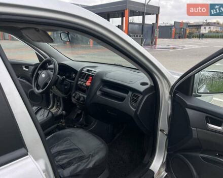 Серый Киа Sportage, объемом двигателя 1.99 л и пробегом 230 тыс. км за 8000 $, фото 19 на Automoto.ua