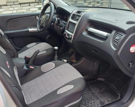 Серый Киа Sportage, объемом двигателя 2 л и пробегом 238 тыс. км за 7800 $, фото 4 на Automoto.ua