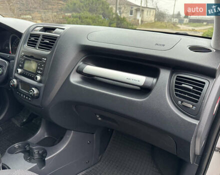 Серый Киа Sportage, объемом двигателя 2 л и пробегом 86 тыс. км за 10200 $, фото 24 на Automoto.ua