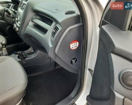 Серый Киа Sportage, объемом двигателя 2 л и пробегом 186 тыс. км за 9100 $, фото 124 на Automoto.ua
