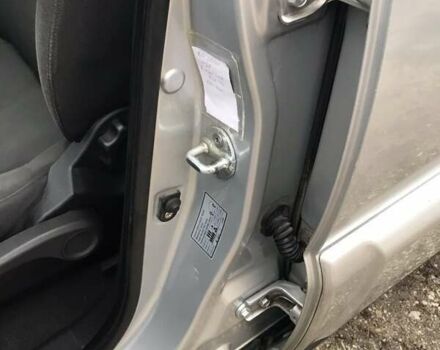 Сірий Кіа Sportage, об'ємом двигуна 2 л та пробігом 180 тис. км за 8890 $, фото 17 на Automoto.ua