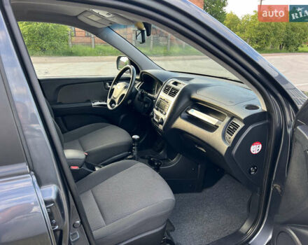 Серый Киа Sportage, объемом двигателя 1.99 л и пробегом 270 тыс. км за 9000 $, фото 21 на Automoto.ua