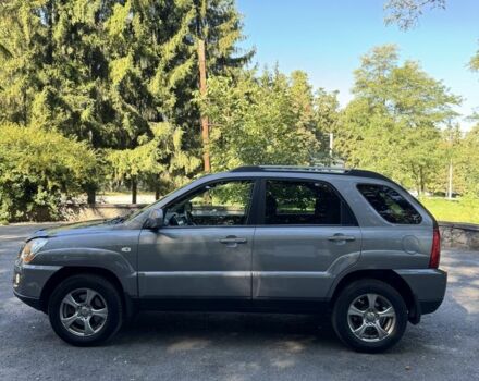 Серый Киа Sportage, объемом двигателя 2 л и пробегом 206 тыс. км за 8900 $, фото 4 на Automoto.ua