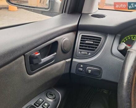 Серый Киа Sportage, объемом двигателя 2 л и пробегом 162 тыс. км за 8350 $, фото 16 на Automoto.ua