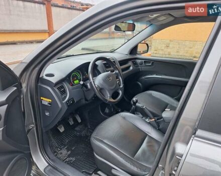 Серый Киа Sportage, объемом двигателя 2 л и пробегом 162 тыс. км за 8350 $, фото 14 на Automoto.ua