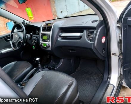 Серый Киа Sportage, объемом двигателя 2 л и пробегом 250 тыс. км за 8250 $, фото 9 на Automoto.ua
