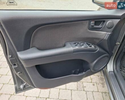 Серый Киа Sportage, объемом двигателя 2 л и пробегом 162 тыс. км за 8350 $, фото 17 на Automoto.ua