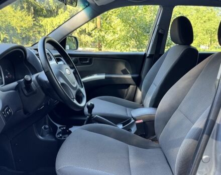 Серый Киа Sportage, объемом двигателя 2 л и пробегом 206 тыс. км за 8900 $, фото 8 на Automoto.ua