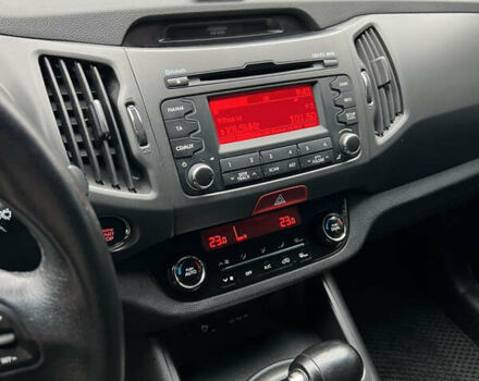 Сірий Кіа Sportage, об'ємом двигуна 2 л та пробігом 135 тис. км за 12499 $, фото 25 на Automoto.ua