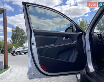 Сірий Кіа Sportage, об'ємом двигуна 2 л та пробігом 232 тис. км за 11400 $, фото 18 на Automoto.ua