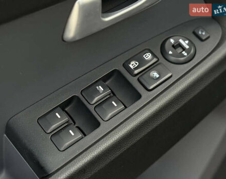 Серый Киа Sportage, объемом двигателя 2 л и пробегом 235 тыс. км за 12500 $, фото 14 на Automoto.ua