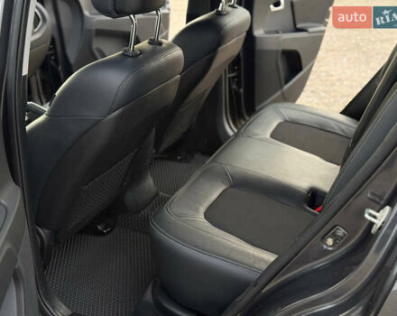 Серый Киа Sportage, объемом двигателя 2 л и пробегом 235 тыс. км за 12500 $, фото 18 на Automoto.ua