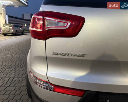 Серый Киа Sportage, объемом двигателя 2 л и пробегом 177 тыс. км за 13000 $, фото 13 на Automoto.ua