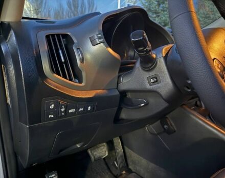 Серый Киа Sportage, объемом двигателя 2 л и пробегом 177 тыс. км за 13000 $, фото 12 на Automoto.ua