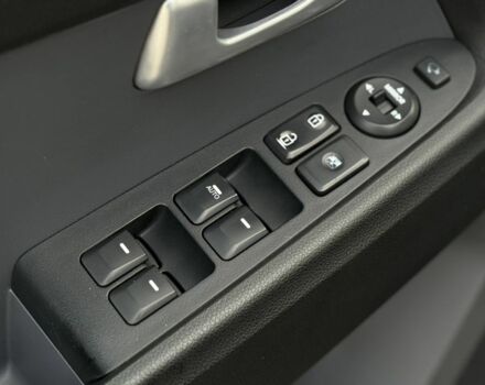 Серый Киа Sportage, объемом двигателя 2 л и пробегом 230 тыс. км за 12500 $, фото 17 на Automoto.ua