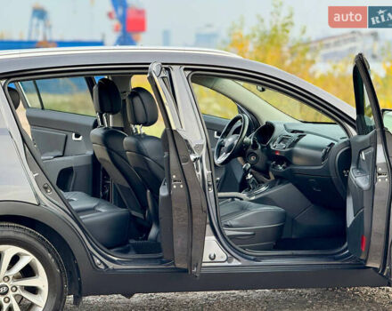 Серый Киа Sportage, объемом двигателя 2 л и пробегом 235 тыс. км за 12500 $, фото 7 на Automoto.ua