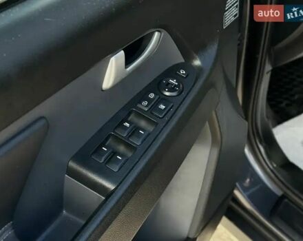 Серый Киа Sportage, объемом двигателя 2 л и пробегом 240 тыс. км за 13500 $, фото 12 на Automoto.ua