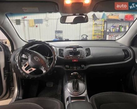 Серый Киа Sportage, объемом двигателя 2 л и пробегом 191 тыс. км за 10000 $, фото 4 на Automoto.ua