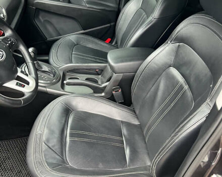 Сірий Кіа Sportage, об'ємом двигуна 2 л та пробігом 135 тис. км за 12499 $, фото 27 на Automoto.ua