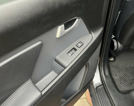 Сірий Кіа Sportage, об'ємом двигуна 2 л та пробігом 135 тис. км за 12499 $, фото 30 на Automoto.ua