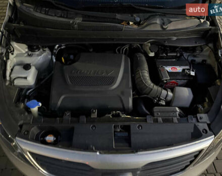 Серый Киа Sportage, объемом двигателя 2 л и пробегом 177 тыс. км за 13000 $, фото 14 на Automoto.ua