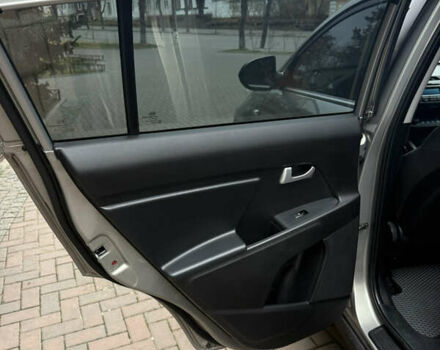 Серый Киа Sportage, объемом двигателя 2 л и пробегом 152 тыс. км за 13350 $, фото 20 на Automoto.ua