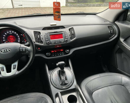 Сірий Кіа Sportage, об'ємом двигуна 2 л та пробігом 135 тис. км за 12499 $, фото 21 на Automoto.ua