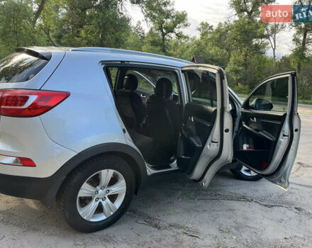 Сірий Кіа Sportage, об'ємом двигуна 2 л та пробігом 145 тис. км за 12800 $, фото 2 на Automoto.ua