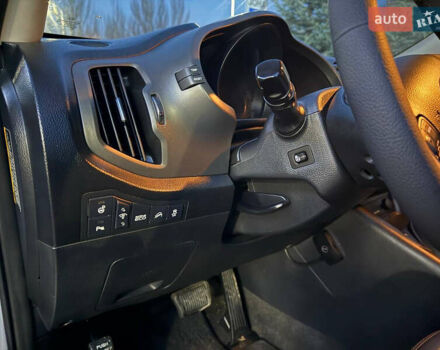 Серый Киа Sportage, объемом двигателя 2 л и пробегом 177 тыс. км за 13000 $, фото 18 на Automoto.ua
