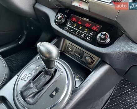 Серый Киа Sportage, объемом двигателя 2 л и пробегом 246 тыс. км за 12999 $, фото 67 на Automoto.ua