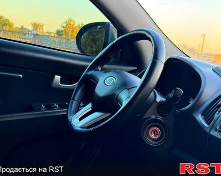 Сірий Кіа Sportage, об'ємом двигуна 2 л та пробігом 140 тис. км за 11980 $, фото 4 на Automoto.ua