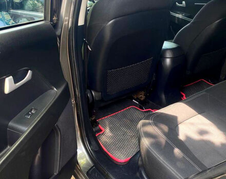 Серый Киа Sportage, объемом двигателя 1.7 л и пробегом 200 тыс. км за 12000 $, фото 7 на Automoto.ua