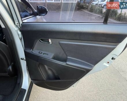 Сірий Кіа Sportage, об'ємом двигуна 2 л та пробігом 186 тис. км за 13500 $, фото 16 на Automoto.ua