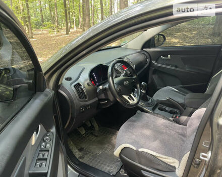 Серый Киа Sportage, объемом двигателя 1.7 л и пробегом 243 тыс. км за 12400 $, фото 9 на Automoto.ua