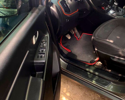 Серый Киа Sportage, объемом двигателя 1.7 л и пробегом 200 тыс. км за 12000 $, фото 10 на Automoto.ua