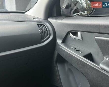 Сірий Кіа Sportage, об'ємом двигуна 2 л та пробігом 185 тис. км за 13399 $, фото 40 на Automoto.ua