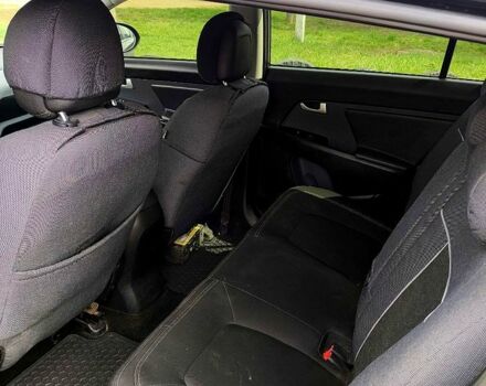 Сірий Кіа Sportage, об'ємом двигуна 2 л та пробігом 85 тис. км за 12400 $, фото 4 на Automoto.ua