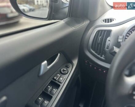 Сірий Кіа Sportage, об'ємом двигуна 2 л та пробігом 185 тис. км за 13399 $, фото 38 на Automoto.ua