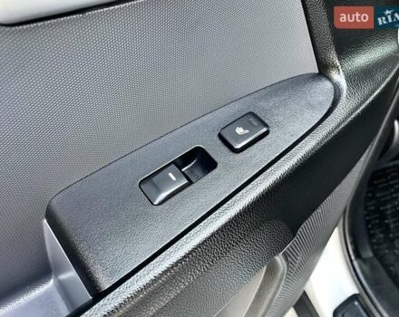 Серый Киа Sportage, объемом двигателя 2 л и пробегом 246 тыс. км за 12999 $, фото 82 на Automoto.ua