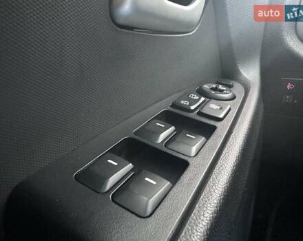 Сірий Кіа Sportage, об'ємом двигуна 2 л та пробігом 185 тис. км за 13399 $, фото 48 на Automoto.ua