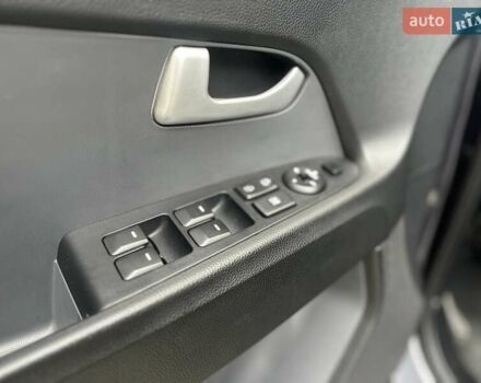 Сірий Кіа Sportage, об'ємом двигуна 2 л та пробігом 185 тис. км за 13399 $, фото 76 на Automoto.ua