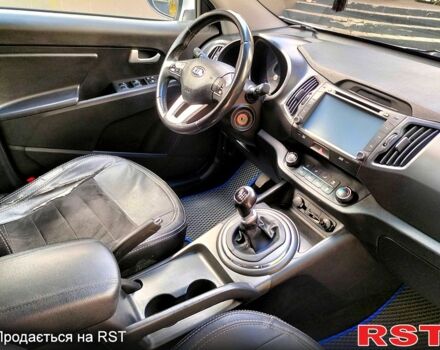 Киа Sportage 2013 в Херсоне на Automoto.ua Серый Киа Sportage, объемом двигателя 1.7 л и пробегом 97 тыс. км за 15000 $, фото 10 на Automoto.ua